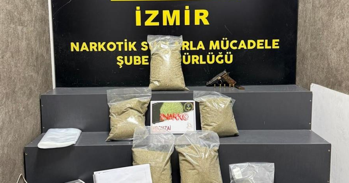 İzmir’de torbacılara operasyonda yüklü miktarda uyuşturucu ele geçirildi