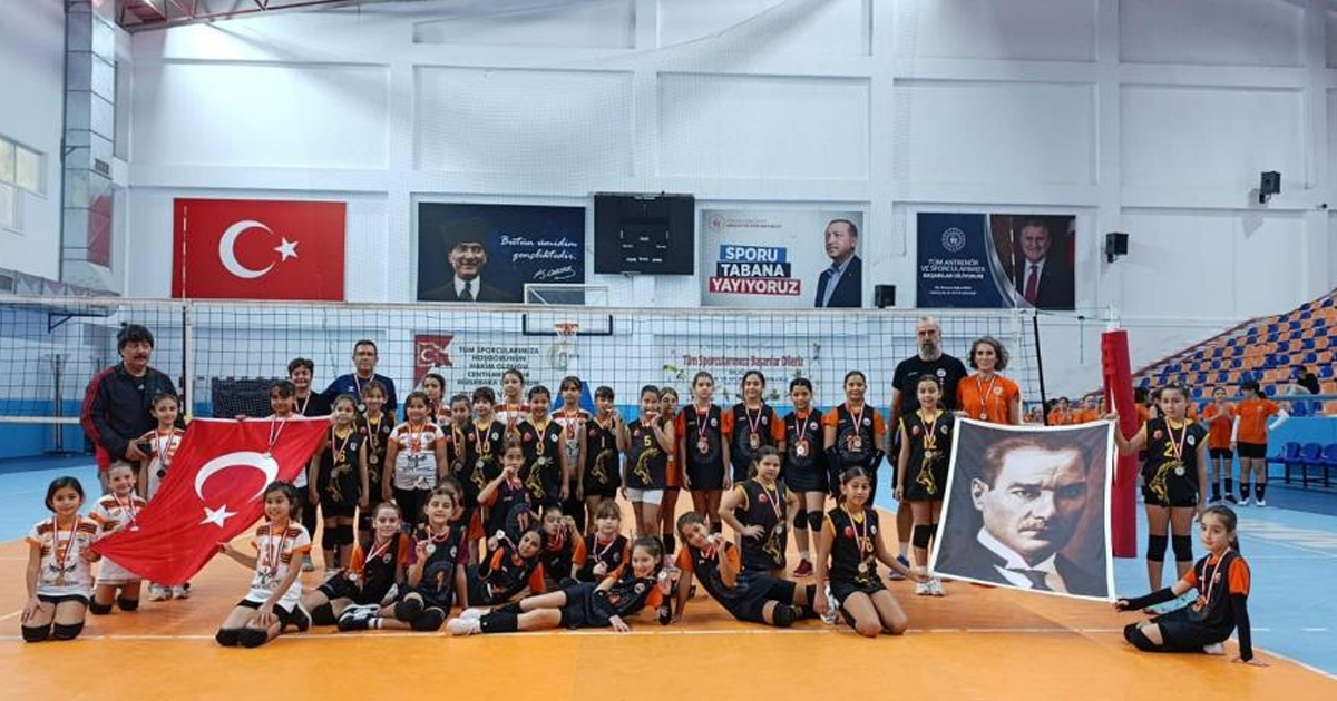 Köyceğizli minikler voleybolda şampiyon oldu