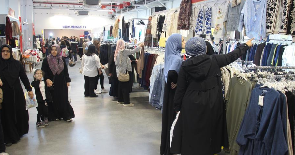 Aydın’daki giyim festivali yoğun ilgi görüyor