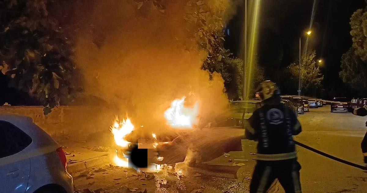 Denizli’de hareket halindeki araç yandı