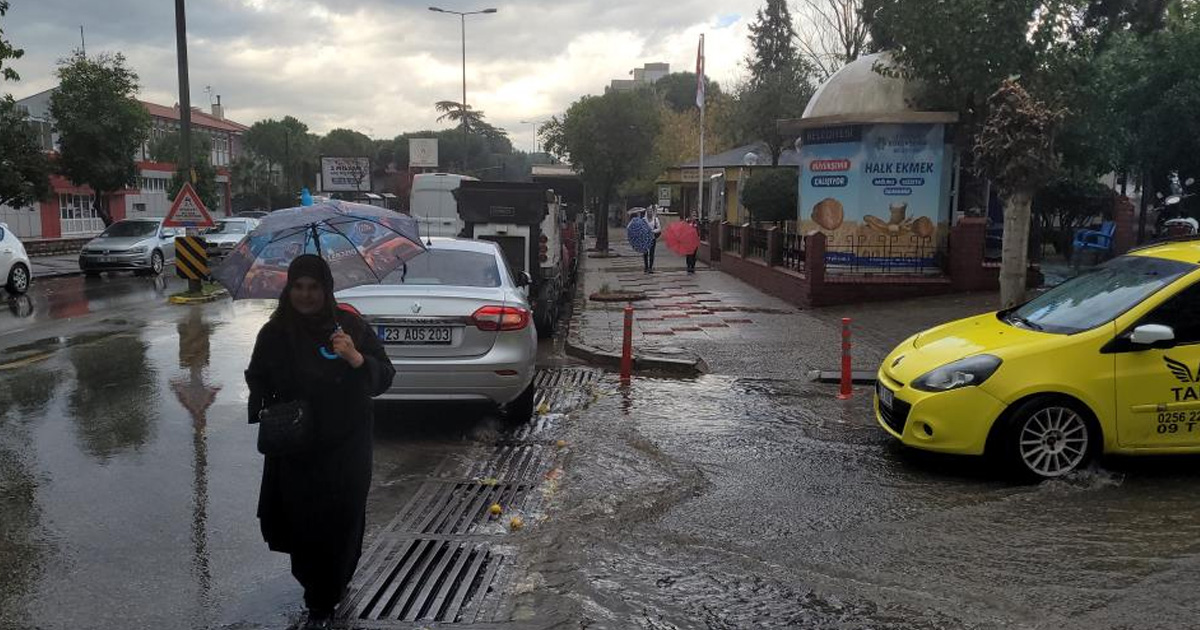 Aydın’da on beş dakika yağdı, yollar göle döndü