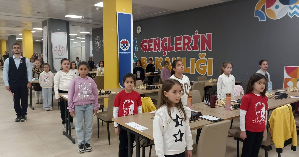 Satranç turnuvası Atatürk’ü anmak için başladı