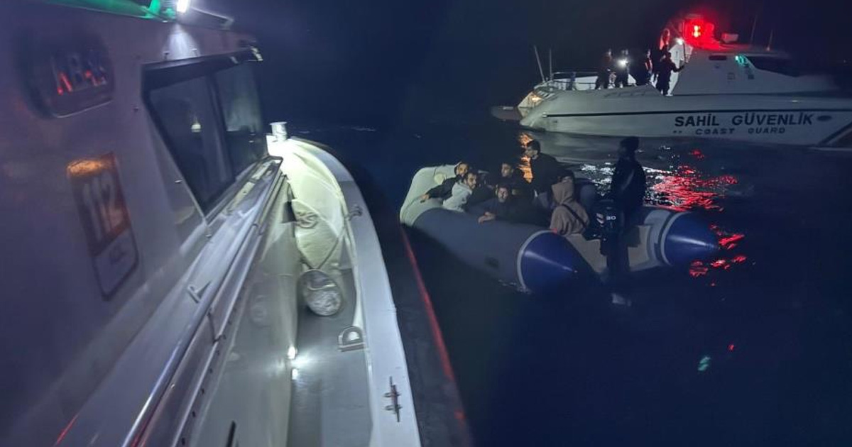 İzmir açıklarında 27 düzensiz göçmen yakalandı, 14 göçmen kurtarıldı