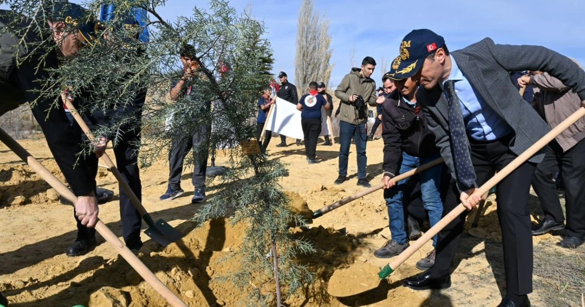 Şehitler için dikilen 150 fidan geleceğe nefes oldu
