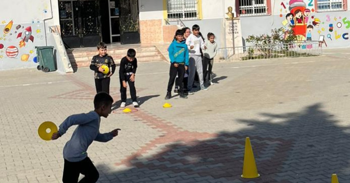 Buldan’da ilkokul öğrencilerine spor branşları tanıtılıyor