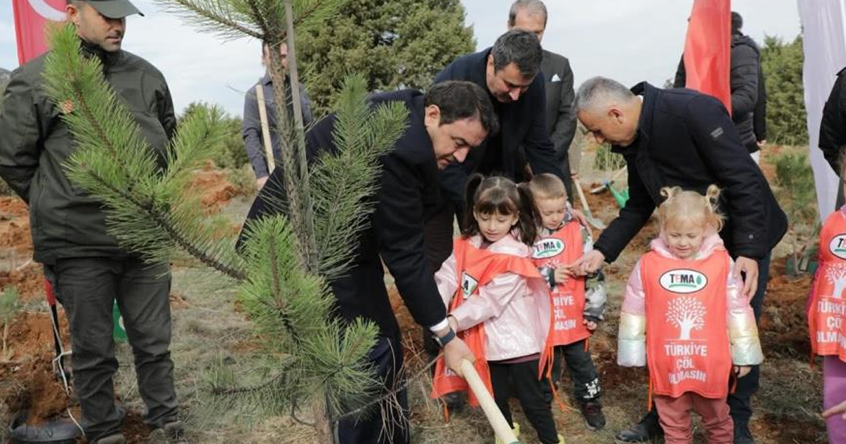 Kütahya’da hatıra ormanına 2 bin fidan dikildi