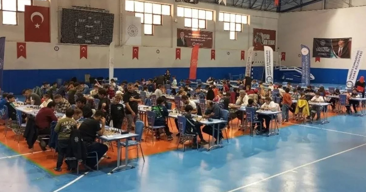 Tavas’ta Cumhuriyet Bayramı satranç turnuvası ilgi gördü