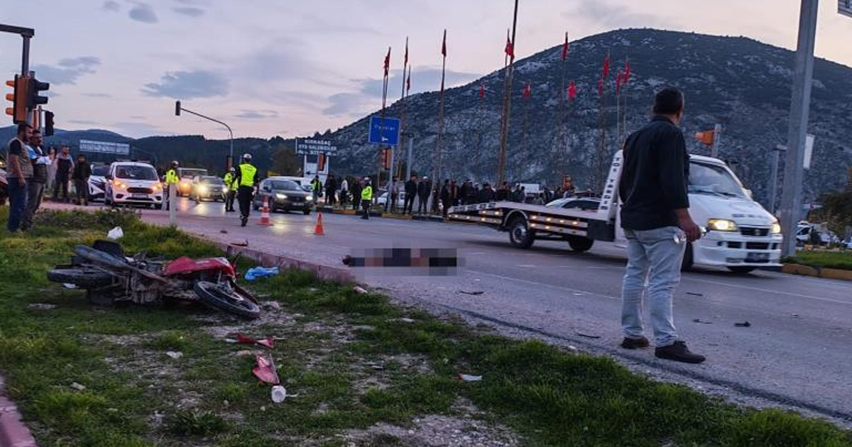 Kırkağaç’ta otomobille çarpışan motosikletli ağır yaralandı