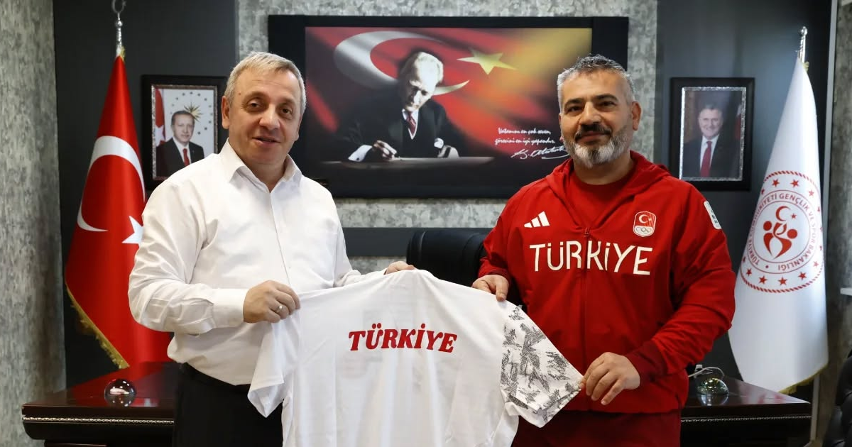 Kadın milli halter takımı teknik direktörü Süleyman Erdoğan’ı ziyaret etti