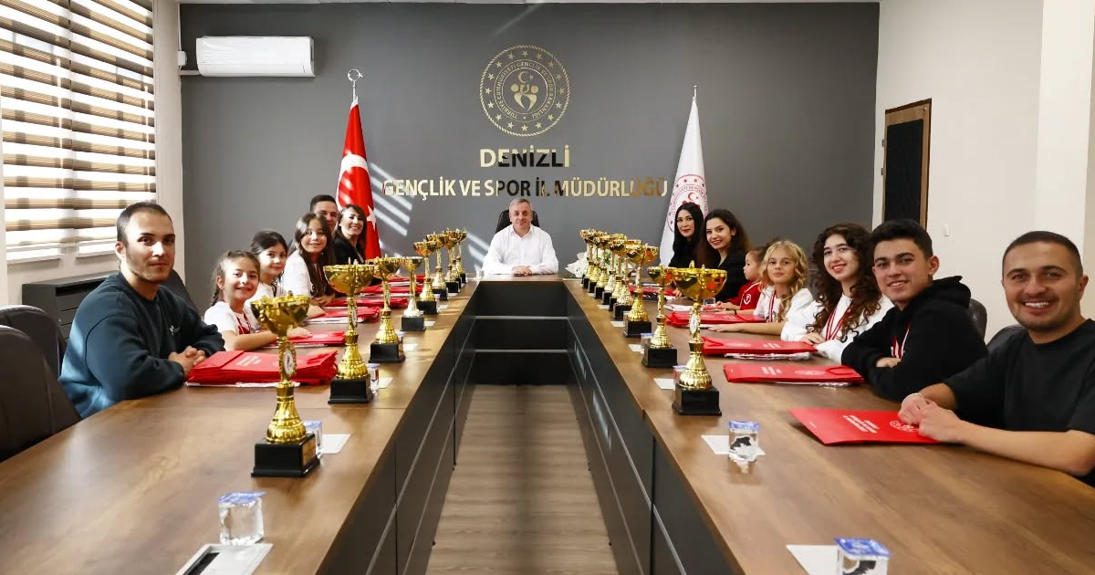 Denizli dans akademisi şampiyonası başarısını kutladı