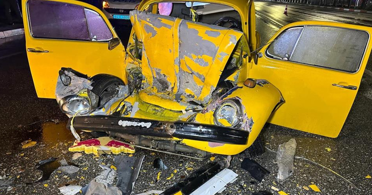 Uşak’ta otomobil ile otobüs çarpıştı: 1’i ağır 3 yaralı