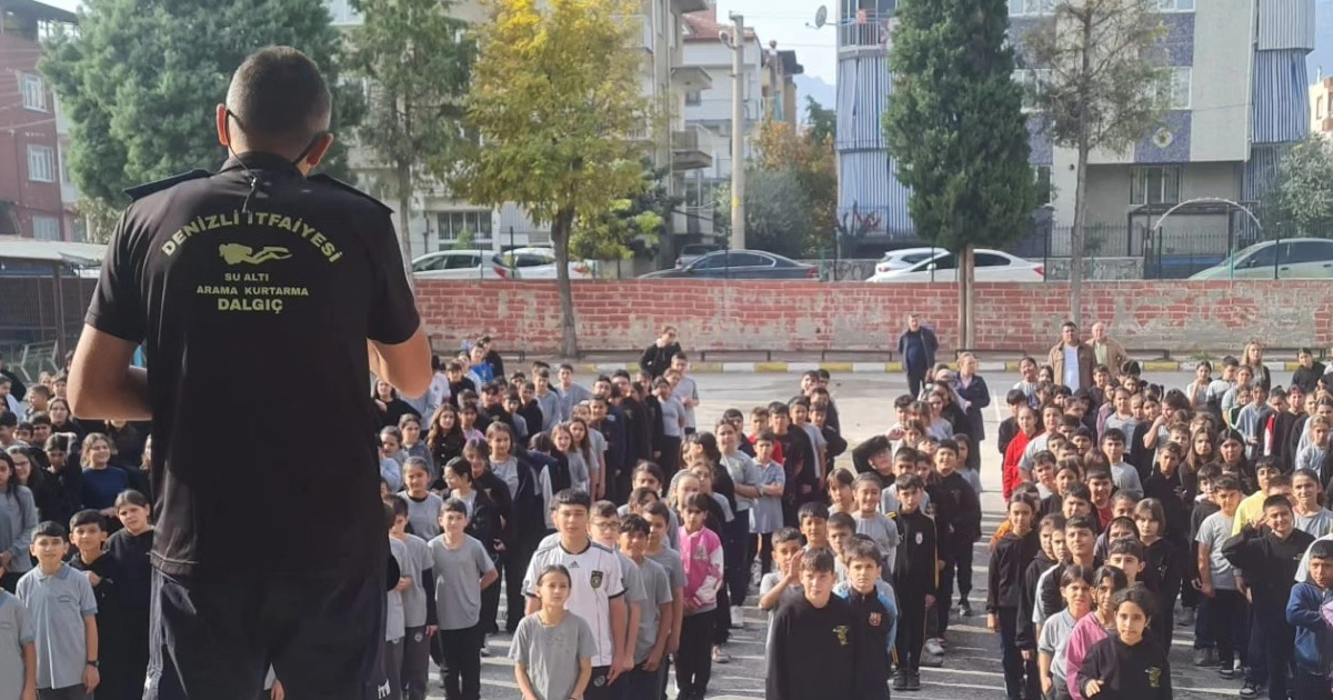 Ahmet Nuri Erikoğlu Ortaokulunda öğrencilere yangın güvenliği eğitimi verildi