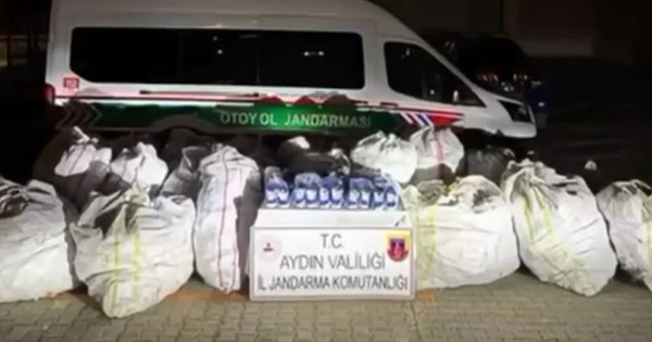 Şüphe üzerinde durdurulan iki araçta 1,9 milyon liralık sahte ayakkabı ele geçirildi