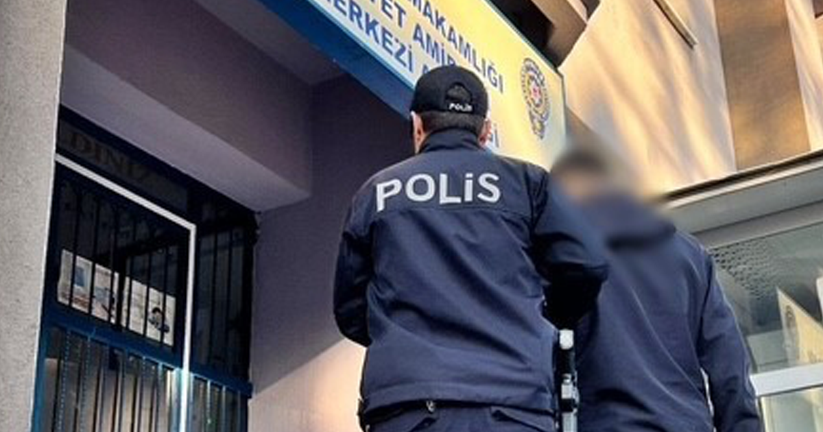 Hırsızlık suçundan aranan şahsı polis yakaladı 