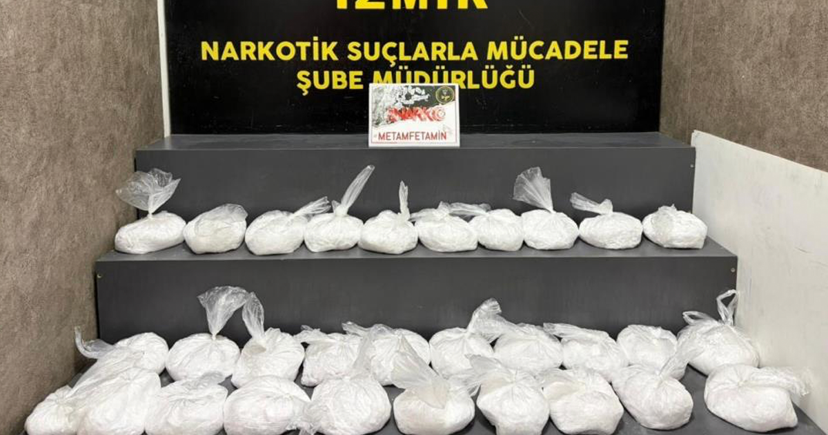 İzmir’de zehir tacirlerine çifte darbe