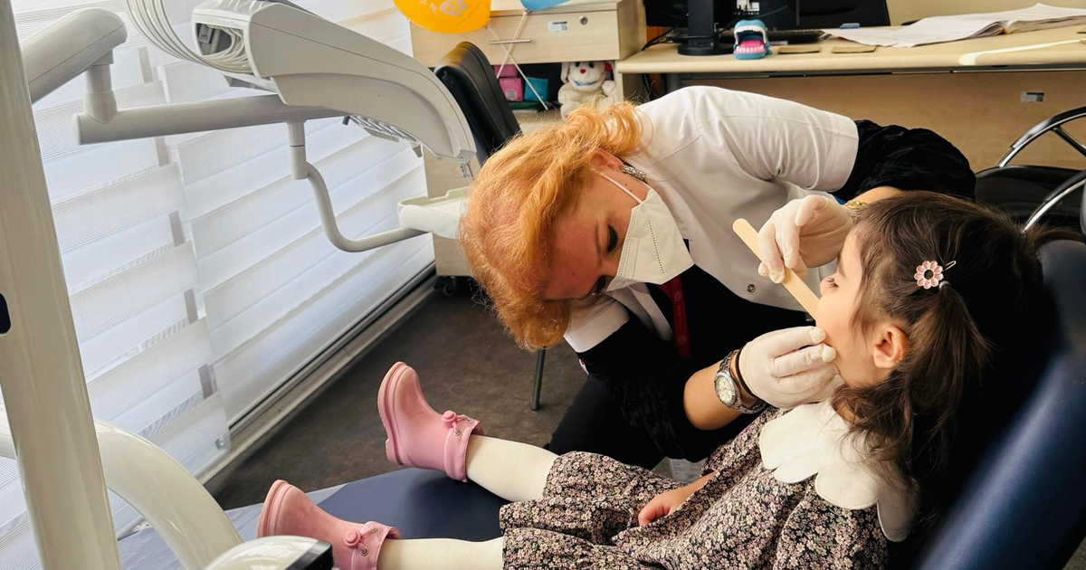 Miniklere diş sağlığı eğitimi ve muayene