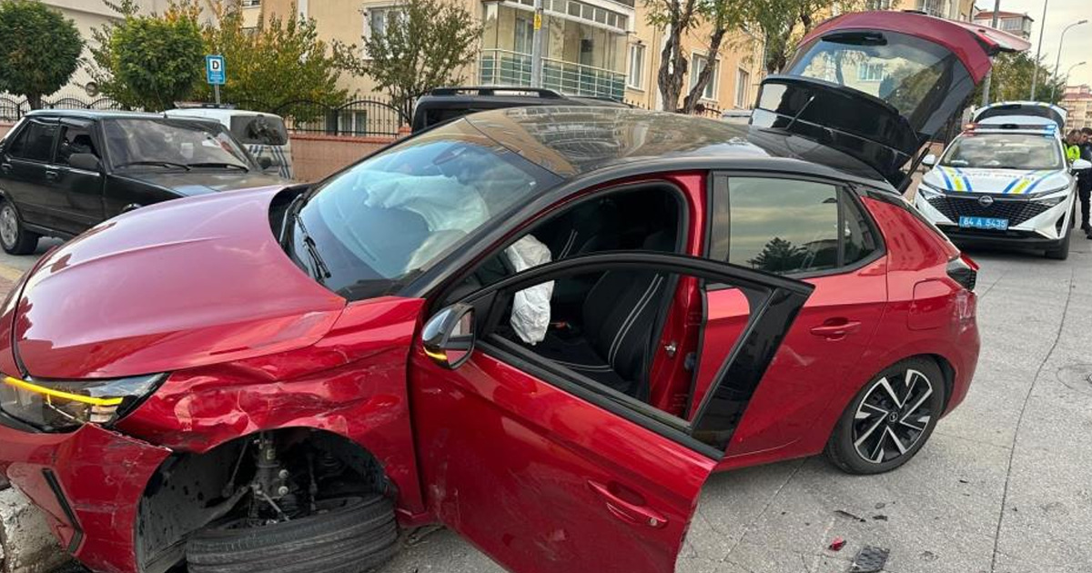 Uşak’ta iki otomobil çarpıştı: 2 yaralı