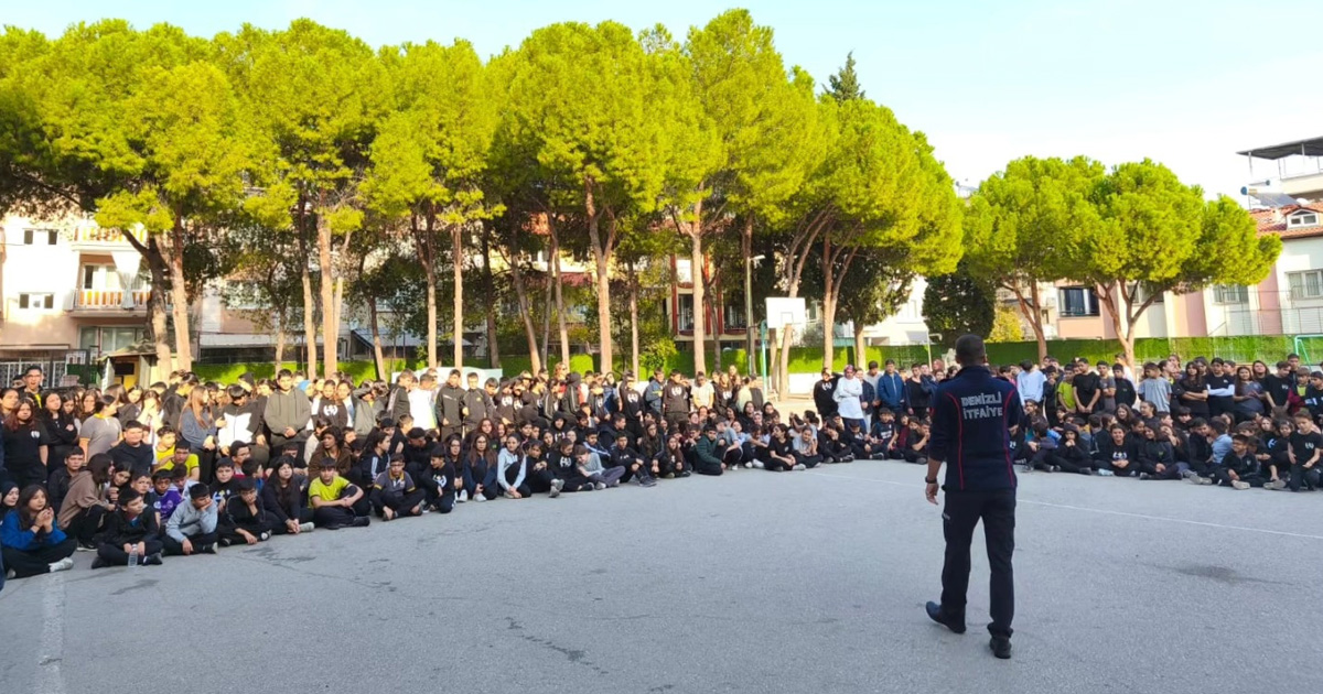 Denizli Büyükşehir İtfaiyesi ortaokul öğrencilerine yangın güvenliği eğitimi verdi