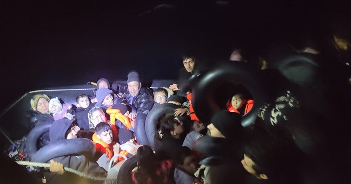 14 göçmen kurtarıldı, 35 göçmen yakalandı