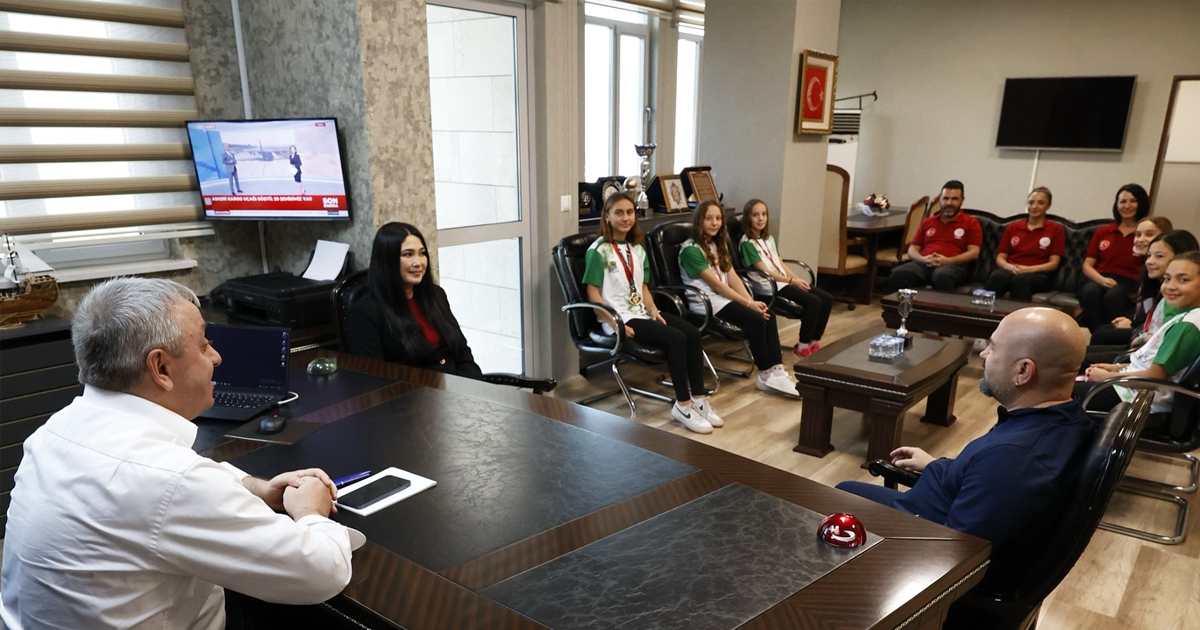 Denizlili triatletlerden İl Müdürü Erdoğan’a ziyaret
