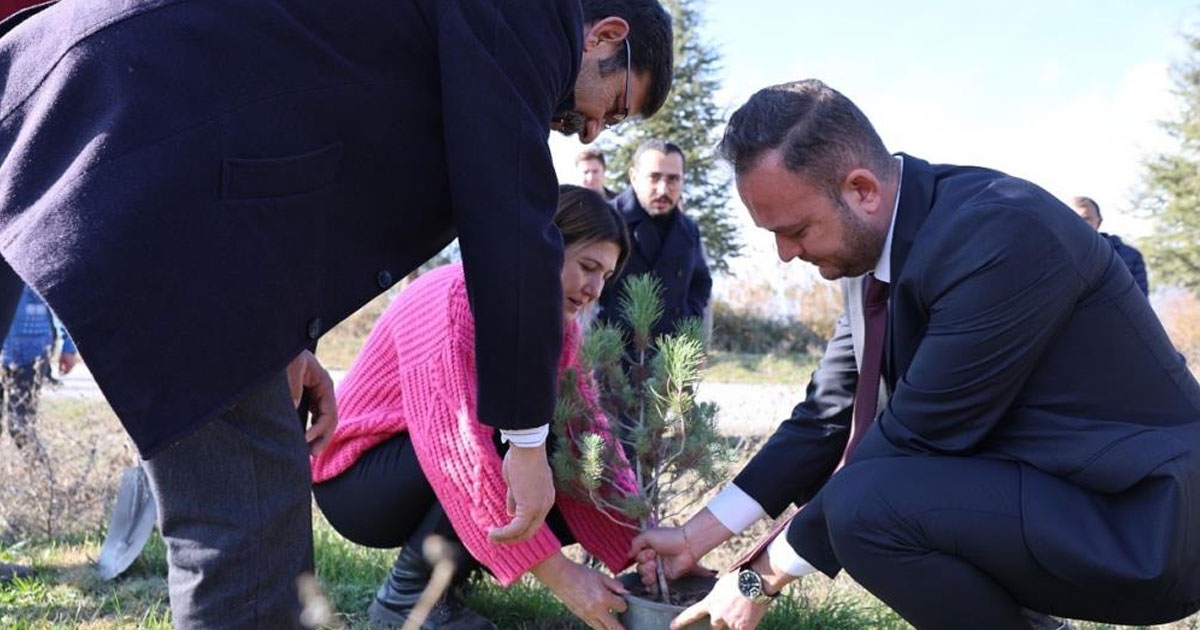 Çivril’de öğretmenler anısına fidan dikimi yapıldı