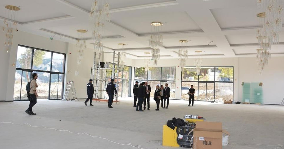 Yapımı devam eden sosyal tesis ve spor sahası projeleri incelendi