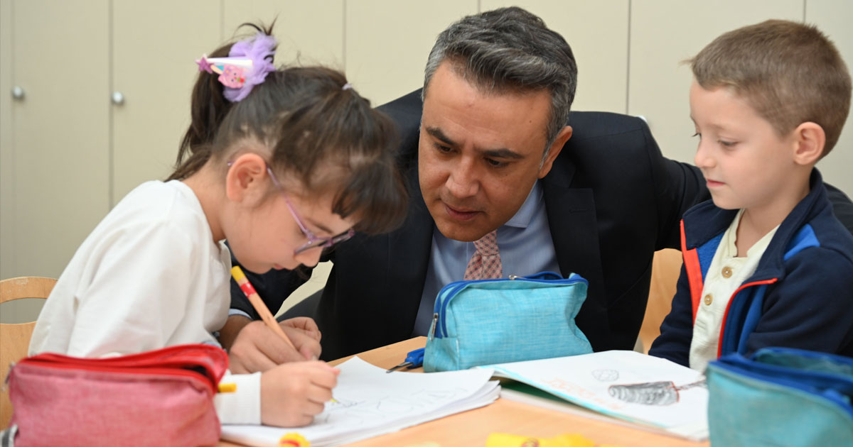 Müdür Çalışkan, öğrencileri ilk gününde yalnız bırakmadı
