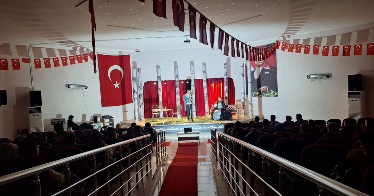 Kent Tiyatrosu Çavdır’da sahne aldı