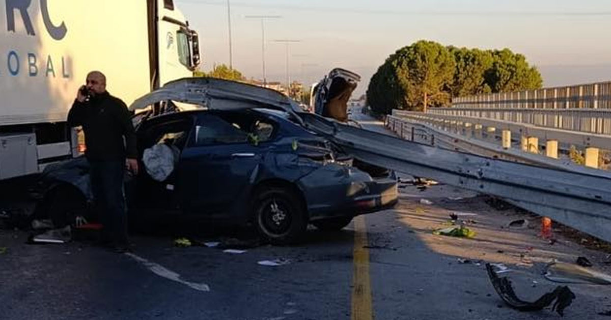 Kumkısık’taki kazada araç hurdaya döndü