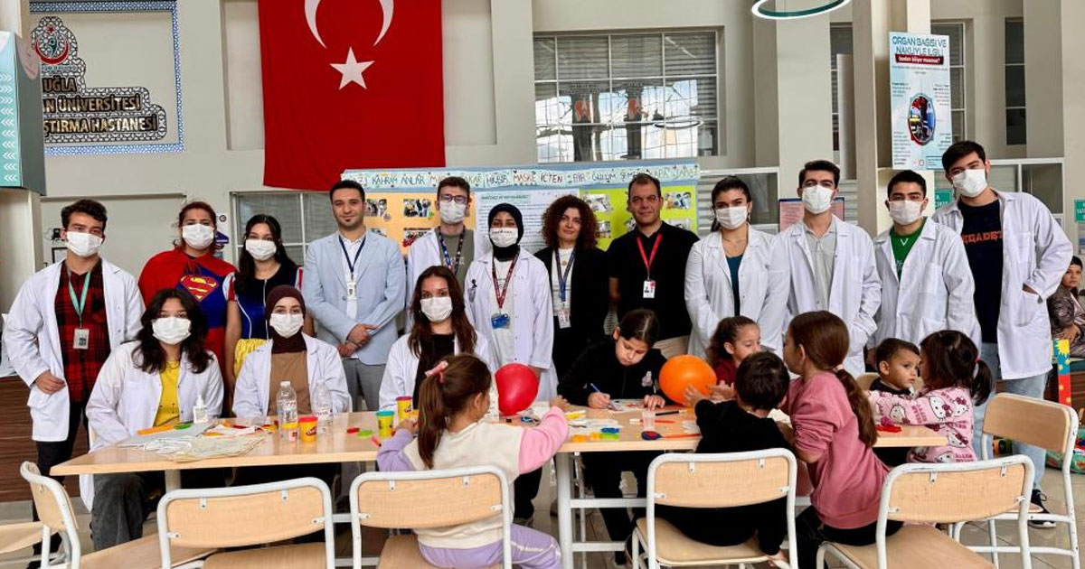 Tıp Fakültesi öğrencileri ‘lösemili’ çocuklara dikkat çekti