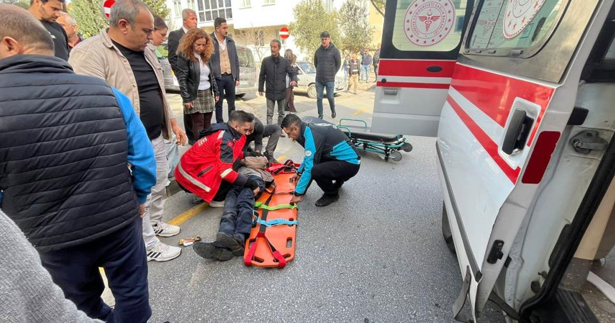 Otomobil yaşlı adama çarpıp kaçtı