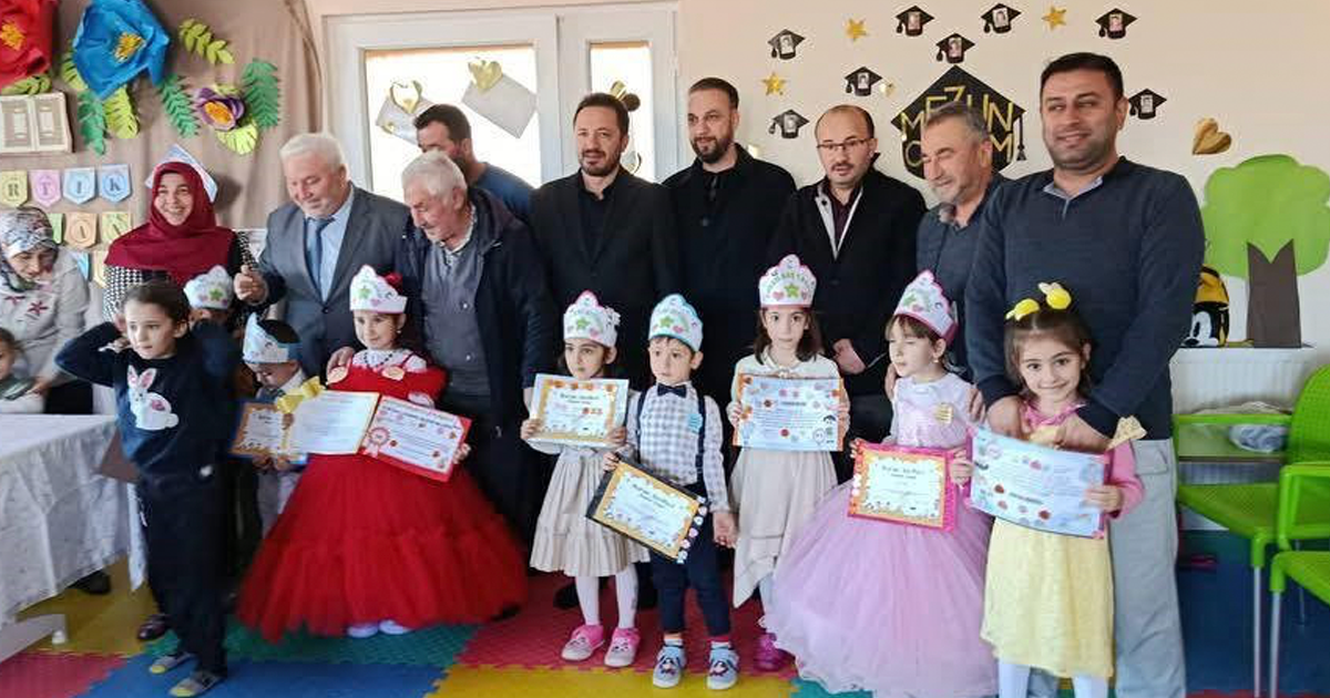 Efeler’de Kur’an’a geçen minik öğrenciye anlamlı kutlama