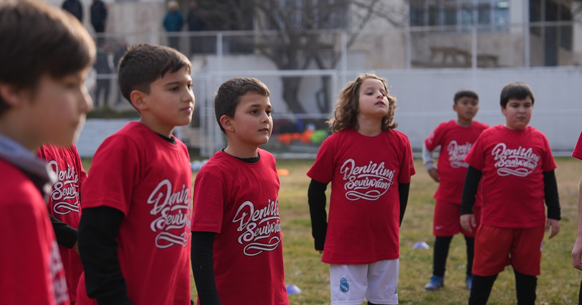Geleceğin yıldızlarına futbol kampı