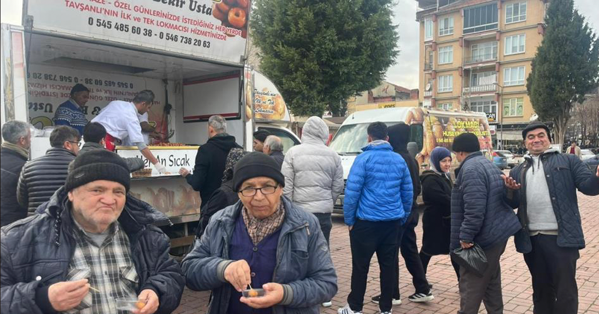 Tavşanlı protokolü ve vatandaşlar lokma etkinliğinde buluştu 