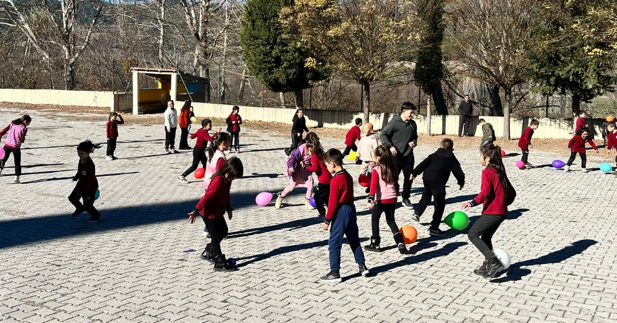 Sağlık öğrencilerinden Alcı İlkokul ve Ortaokulunda etkinlik