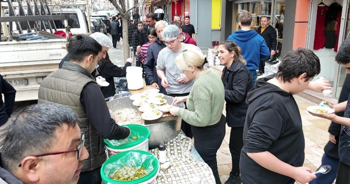 Denizli’de esnaflardan Regaip Kandili hayrı