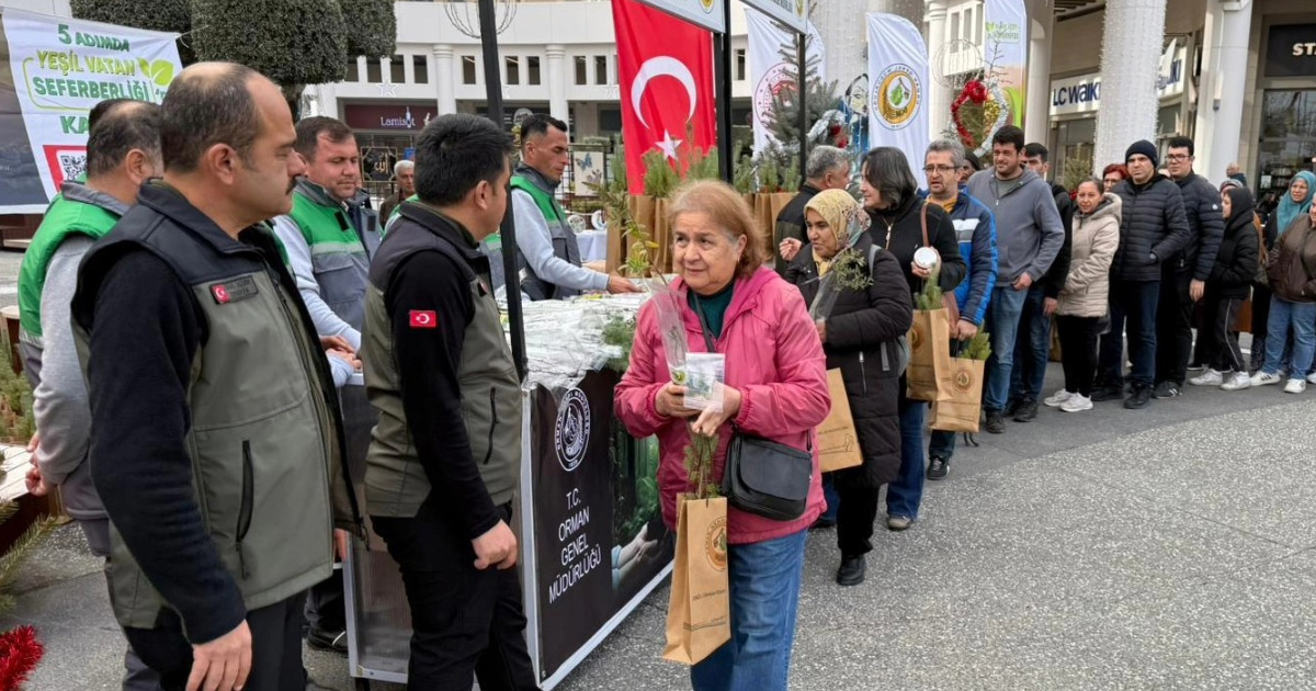 Yılbaşı öncesi ağaç kesimine karşı 9 bin 500 fidan dağıtıldı