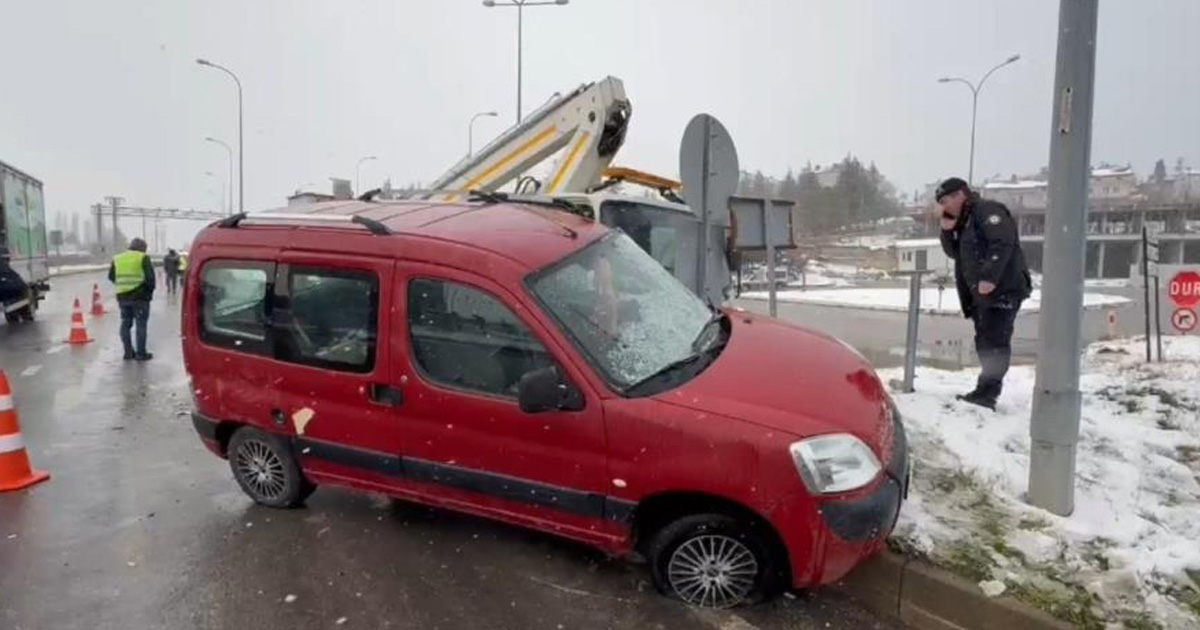 Domaniç’te trafik kazası: 4 yaralı