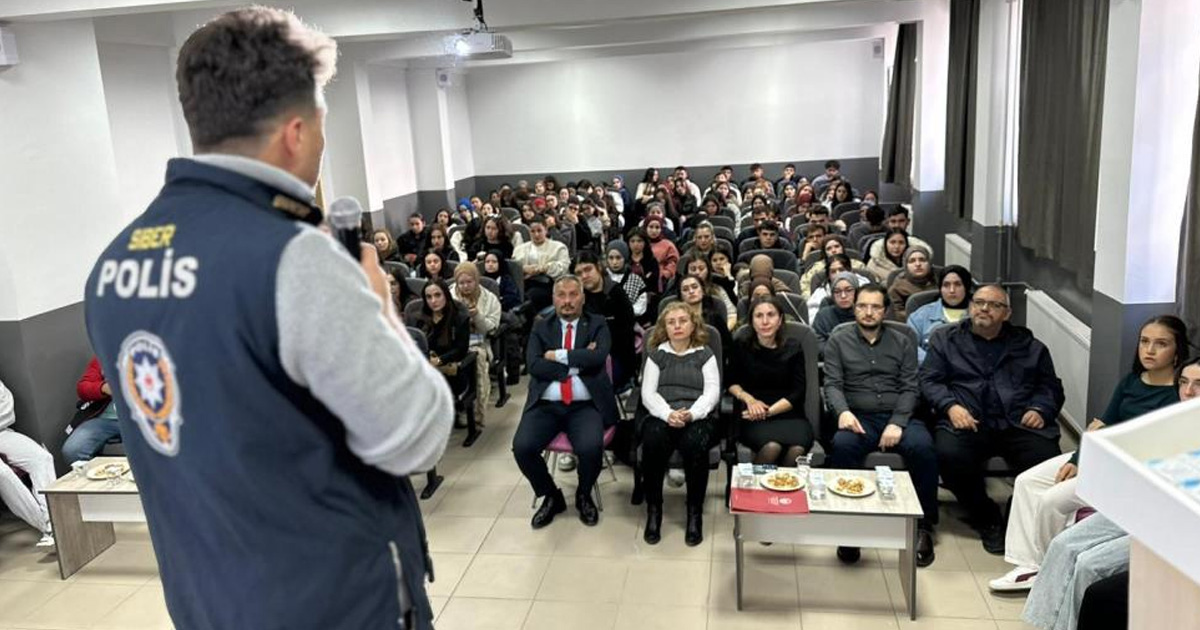Polisten 500 öğrenciye SİBERAY egitimi