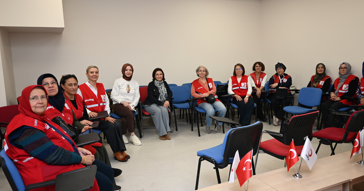 Kızılay’dan lösemili çocuklara ziyaret