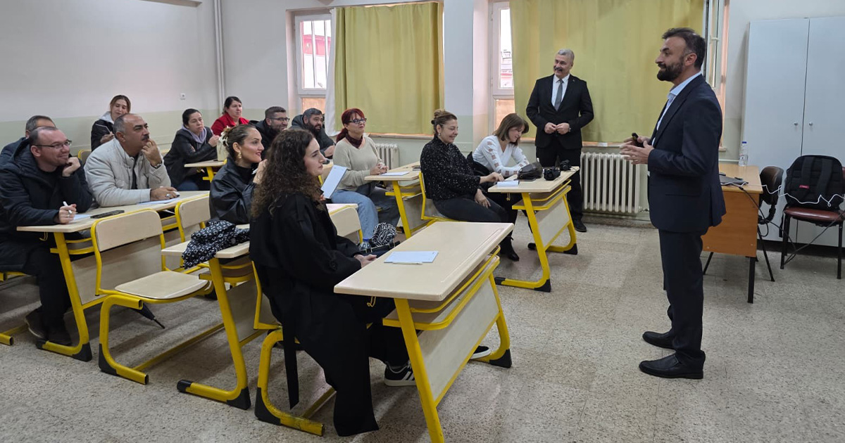 Efeler’de öğretmenlere Topçu’nun eğitim felsefesi anlatıldı