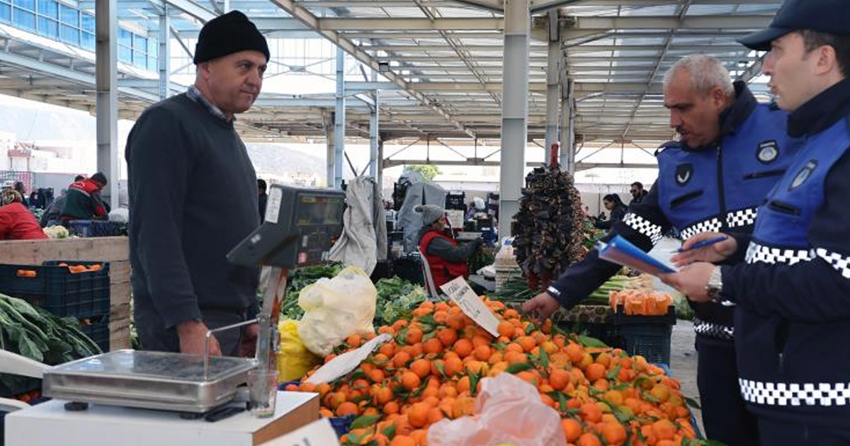  Menteşe Belediye Zabıtasından etiket denetimi 