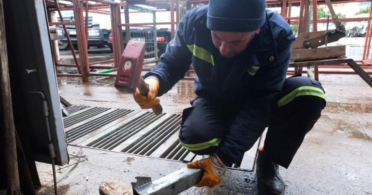 Geri dönüşümle temizlik araç gereçleri üretiliyor