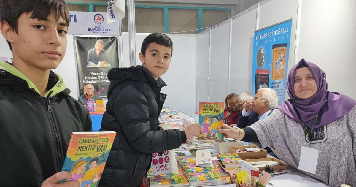  Yazar öğretmen kitap fuarında öğrencilerle buluştu