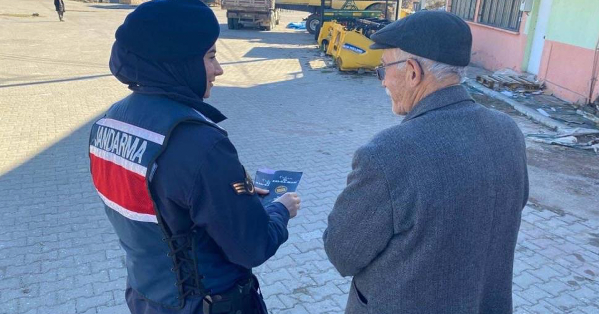 Jandarma kadına şiddetle mücadelede bilgilendirme faaliyetlerini sürdürüyor 