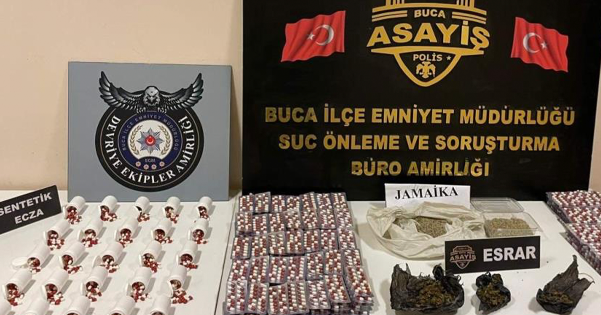 İzmir’de uyuşturucu satıcısına operasyon: 5 binden fazla hapla yakalandı 