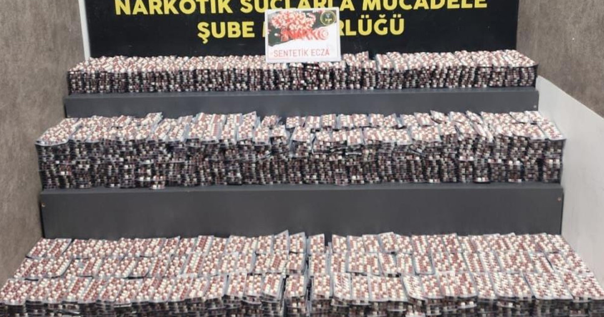 Binlerce uyuşturucu hap ve kokain ele geçirildi