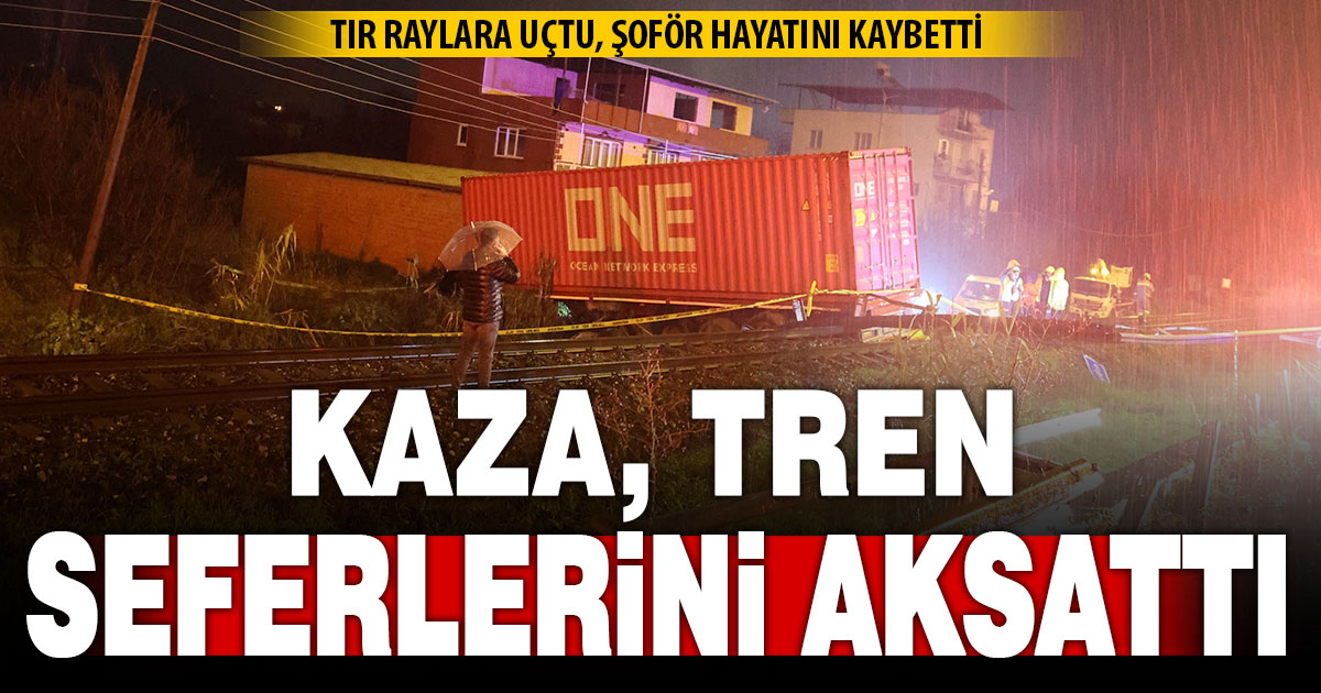 Kontrolden çıkan tırın raylara uçtuğu kazada tren seferleri durduruldu: 1 ölü