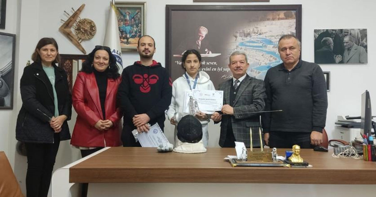 Eskrimde gururlandıran başarı