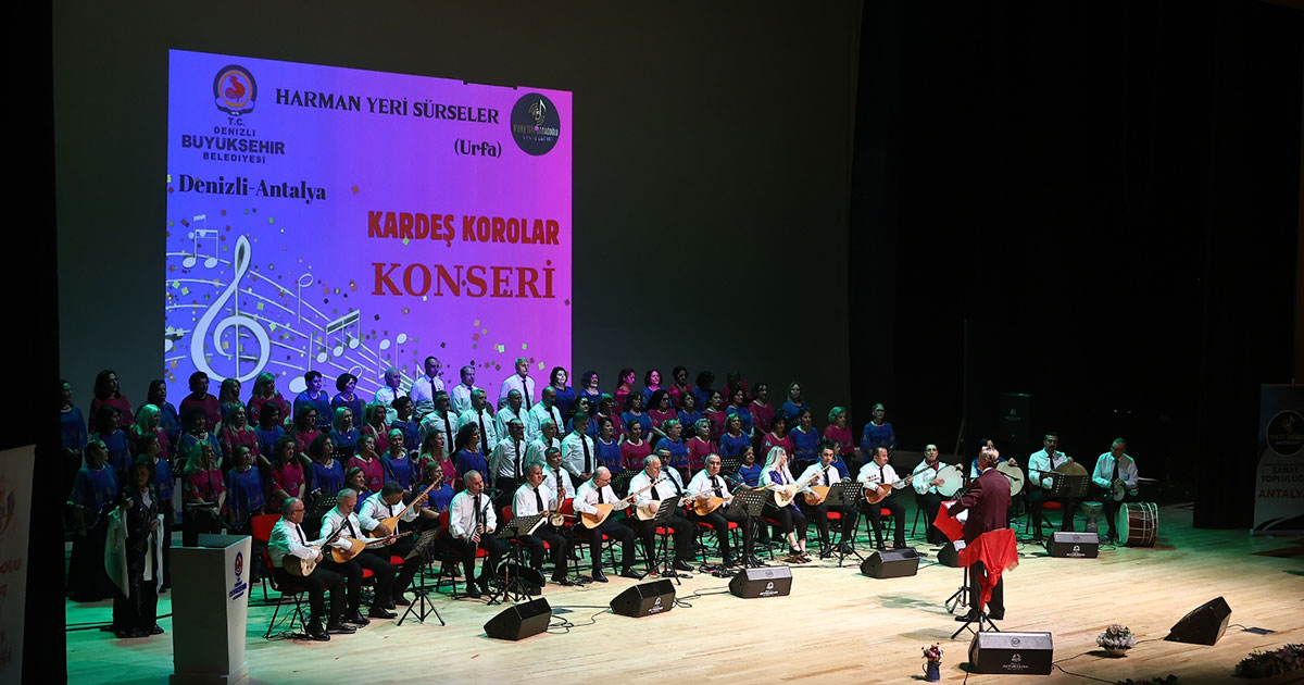 Sahnede Denizli-Antalya kardeşliği